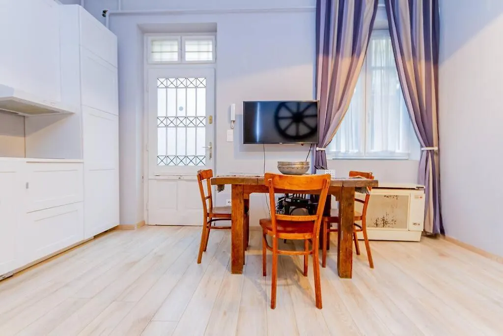 Central Cityscape Retreat By Nw Budapest